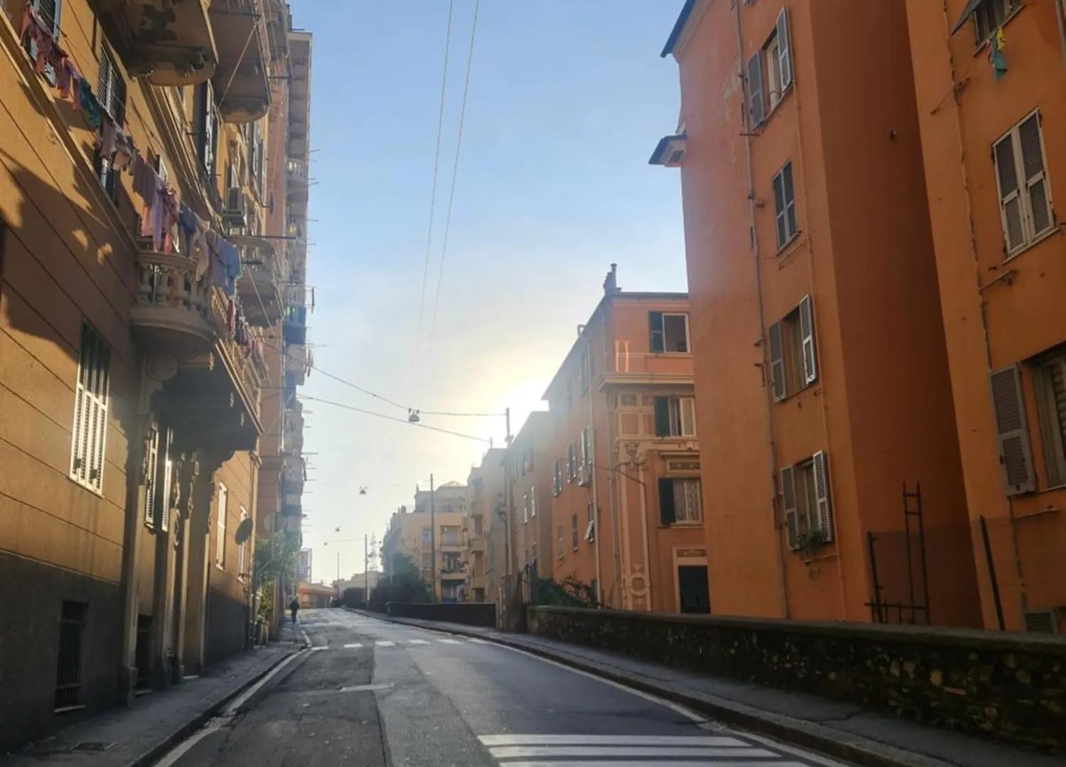 Ampio appartamento con 2 posti auto e cortile Genova
