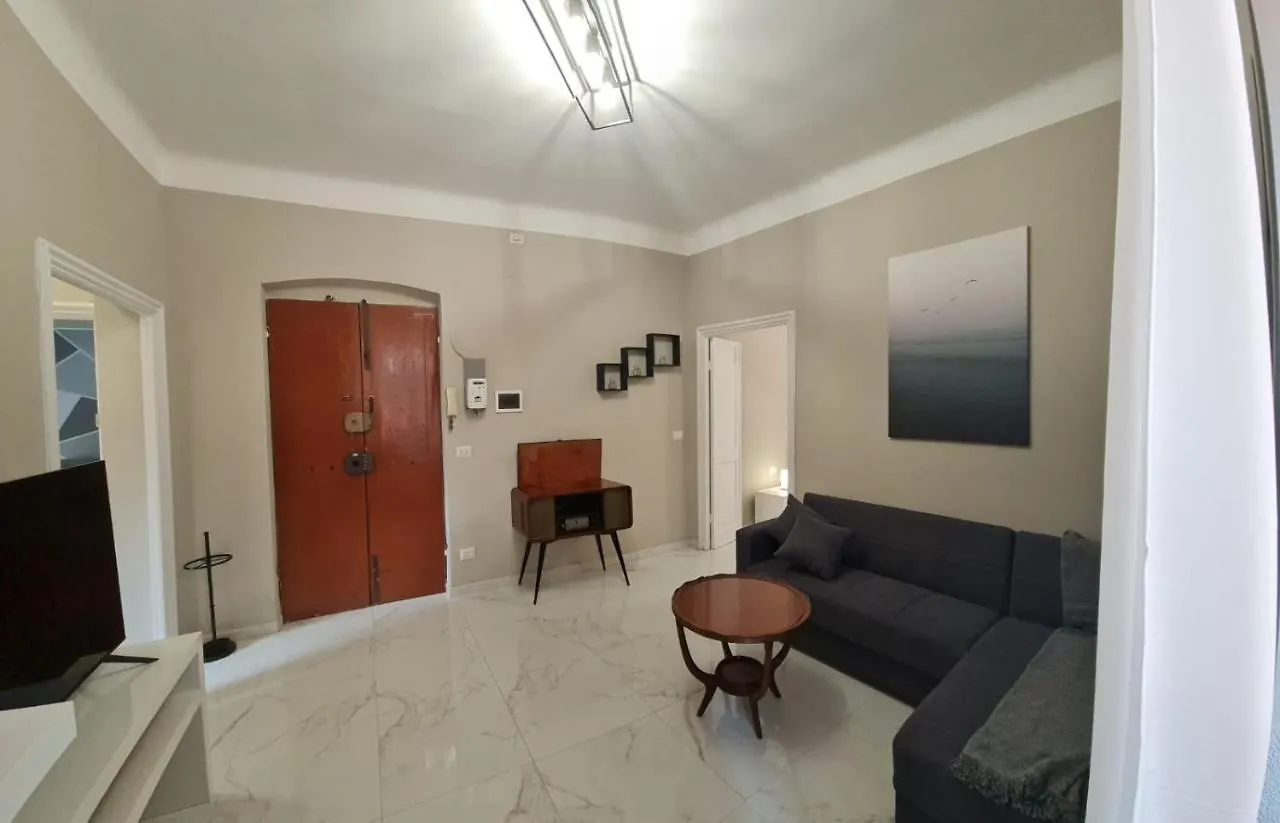 Apartment Ampio Appartamento Con 2 Posti Auto E Cortile Genoa